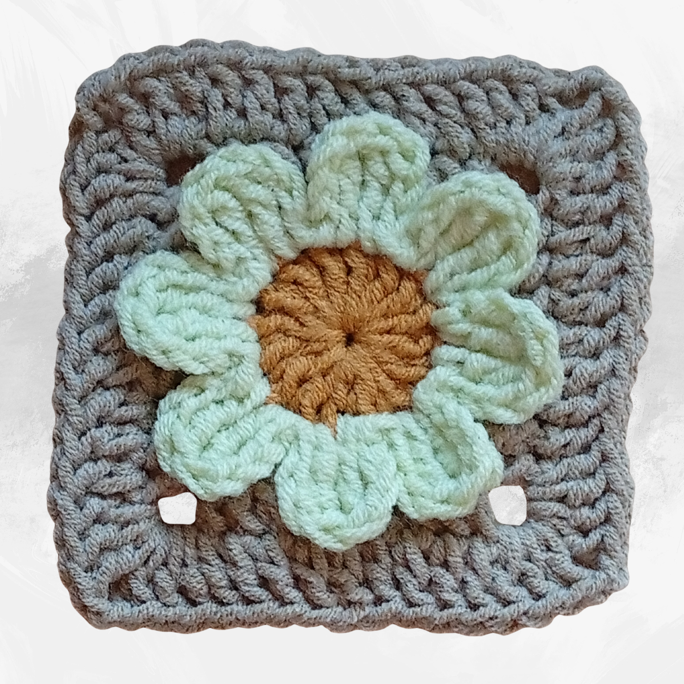 Crochet Daisy Granny Squares – Set of 10 Handmade Floral Motifs (8x8 cm)