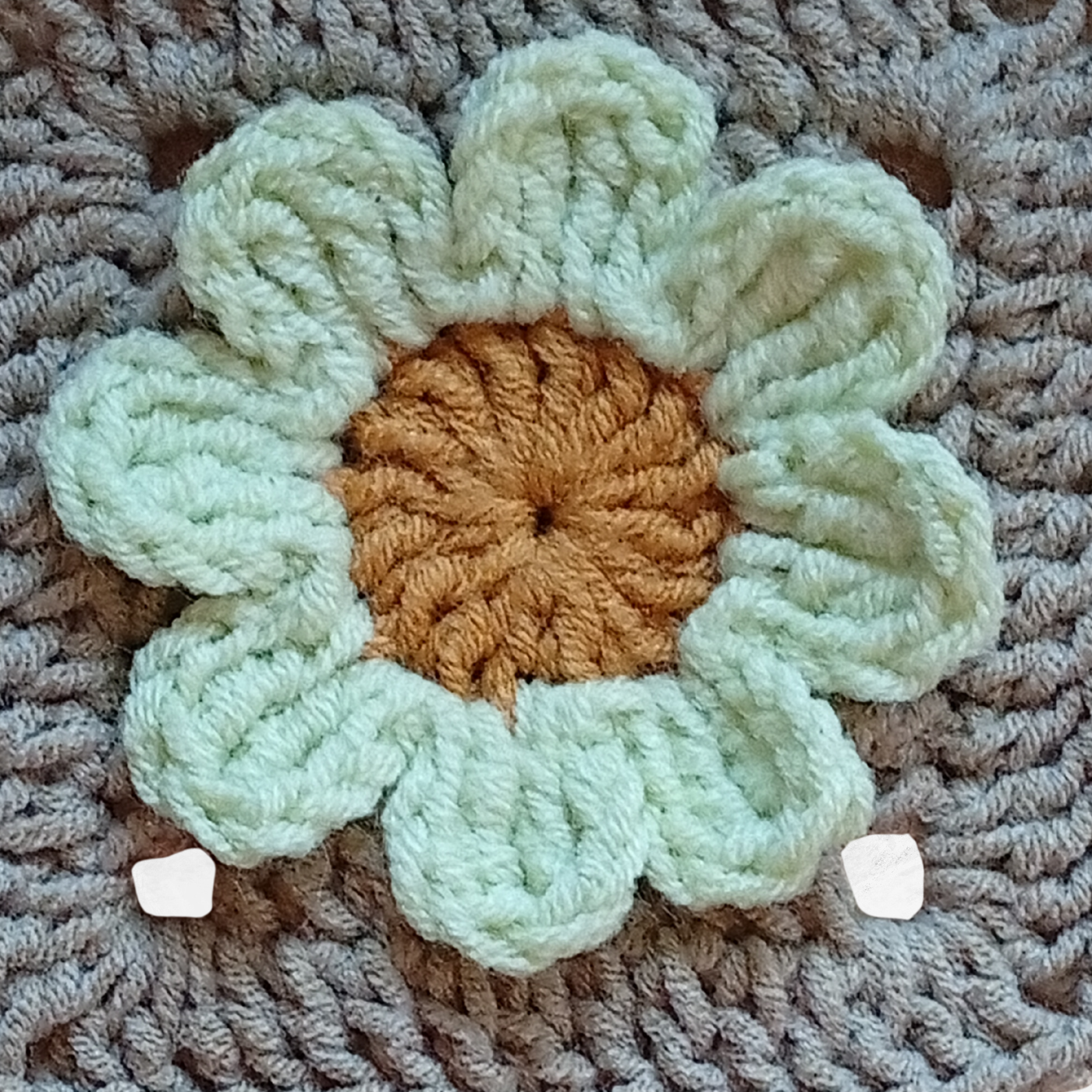 Crochet Daisy Granny Squares – Set of 10 Handmade Floral Motifs (8x8 cm)